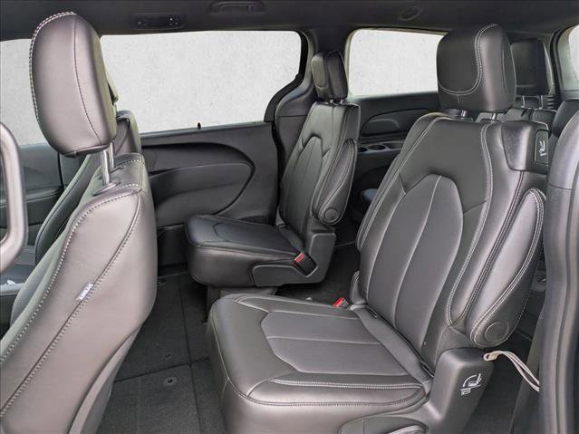 New 2026 Chrysler Pacifica Select FWD image 10