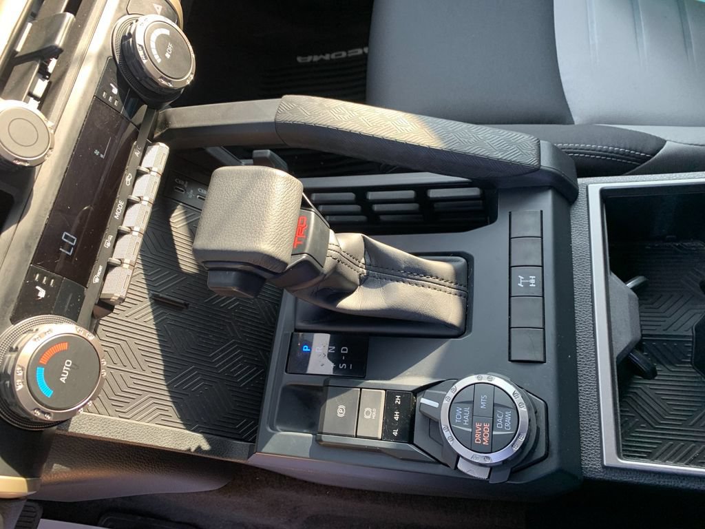 Used 2025 Toyota Tacoma TRD Off-Road AWD/4WD image 24