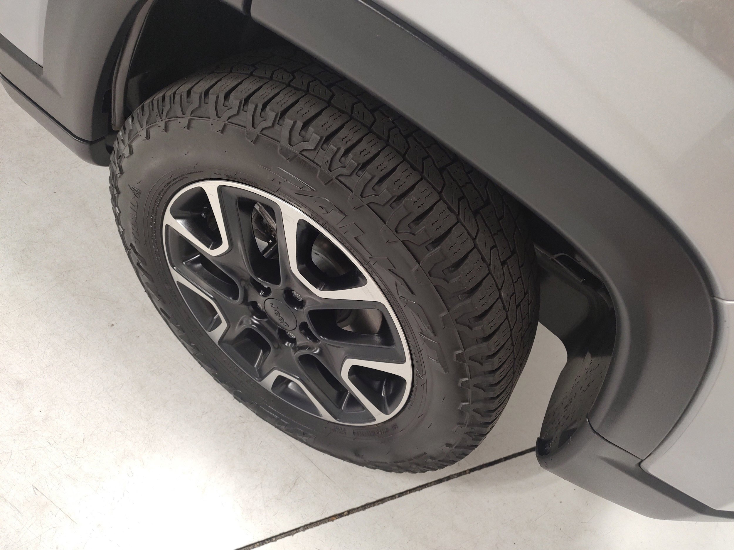 Used 2018 Jeep Compass Trailhawk w/ Cold Weather Group AWD/4WD image 14