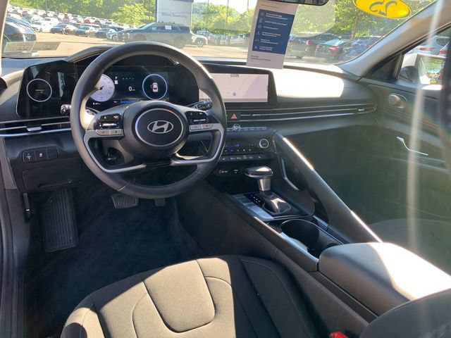 Certified 2025 Hyundai Elantra SEL FWD image 18