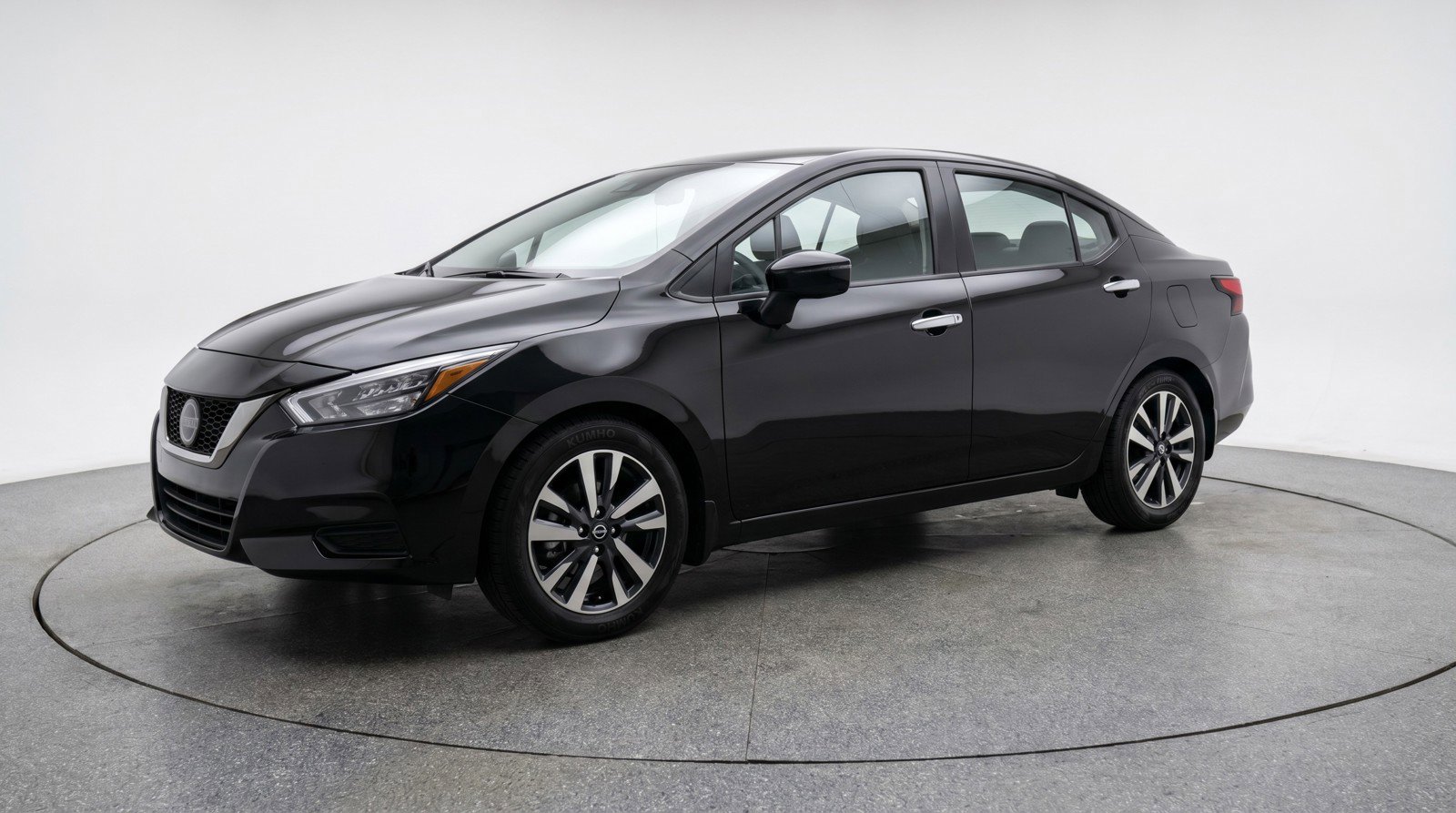 Used 2025 Nissan Versa SV image 3