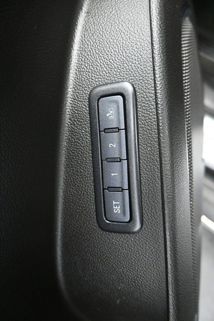 Used 2017 GMC Yukon XL SLT image 25