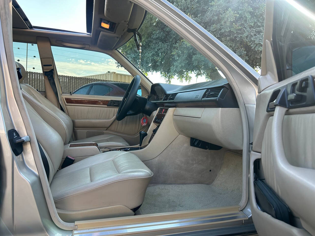 Used 1994 Mercedes-Benz E 320 Sedan image 10