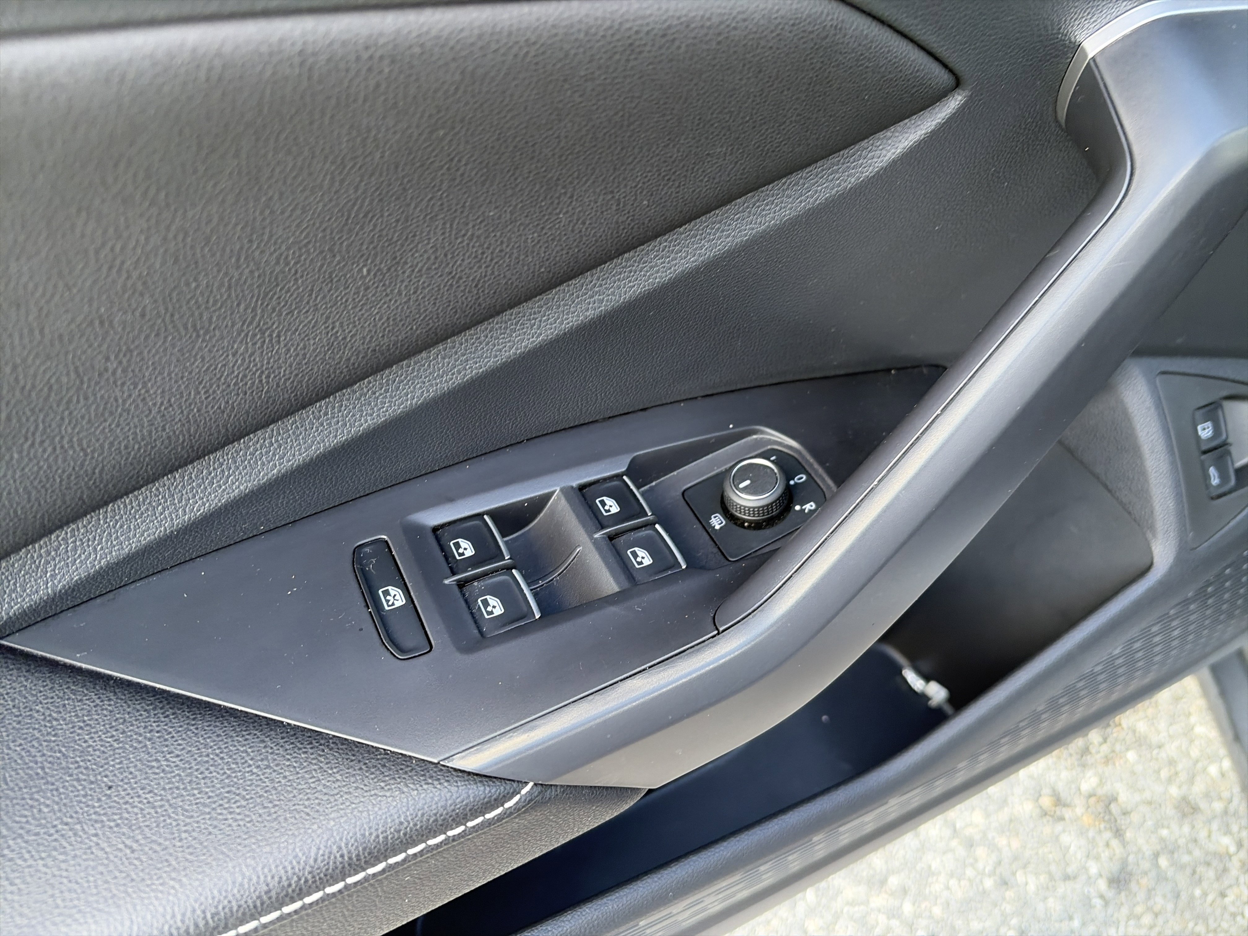 Used 2024 Volkswagen Jetta SE FWD image 14