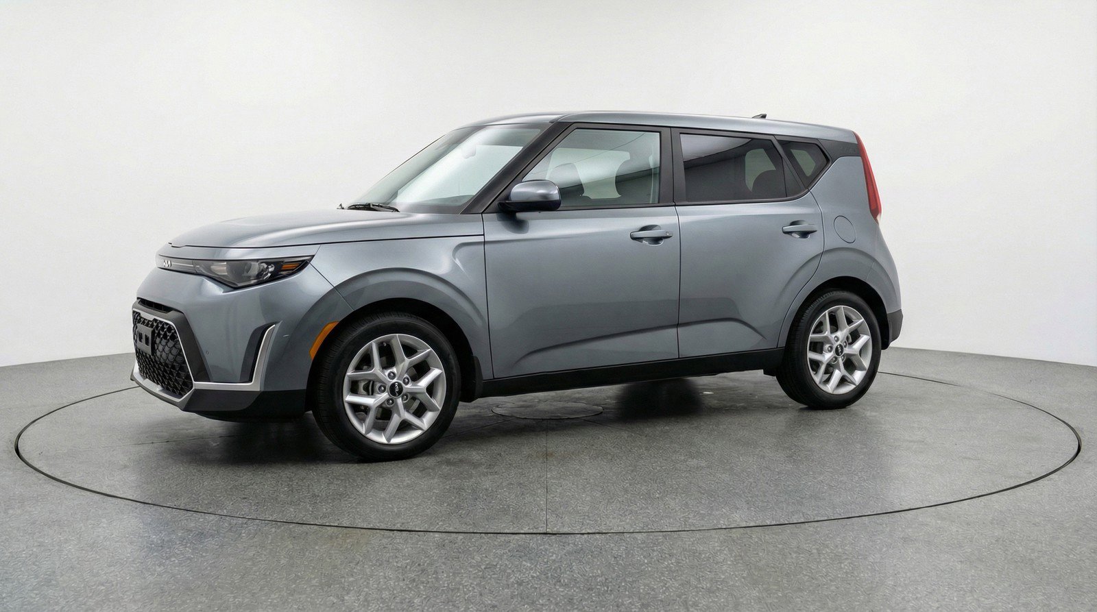 Used 2025 Kia Soul LX image 3
