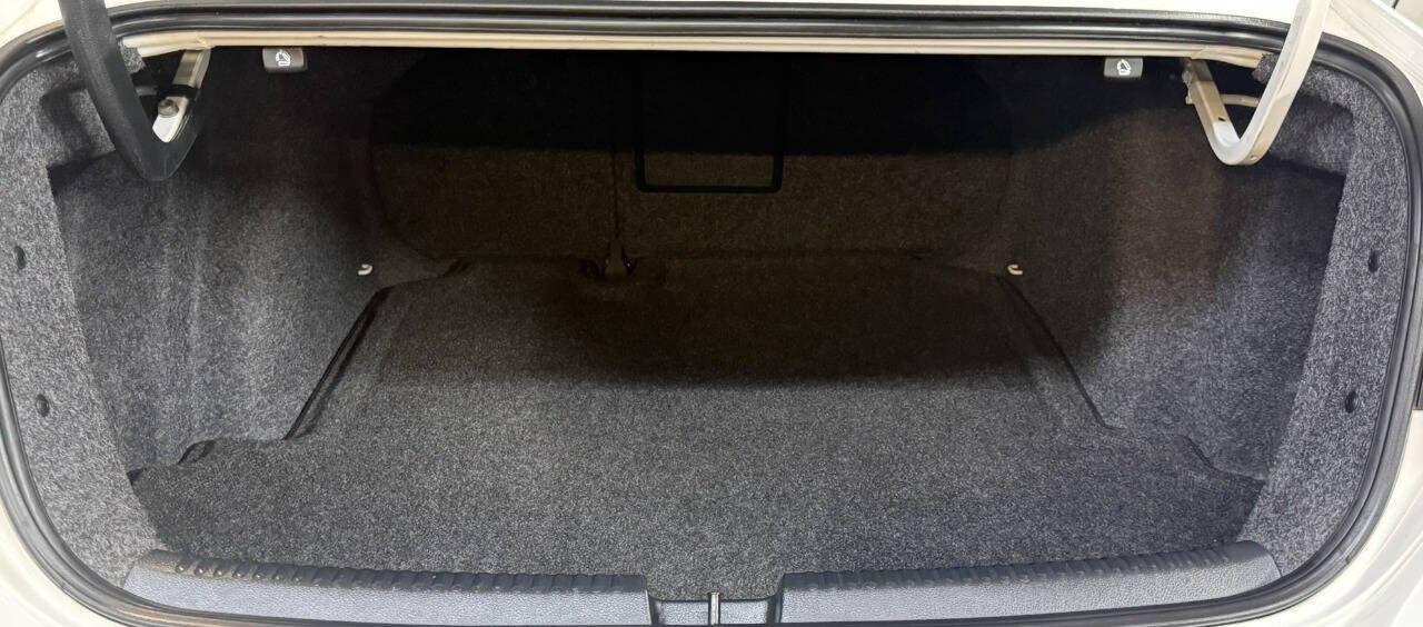 Used 2012 Volkswagen Jetta SE FWD image 19