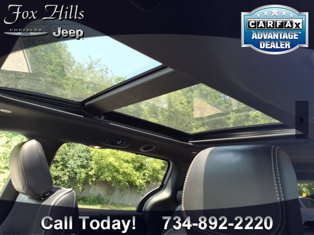 Used 2026 Chrysler Pacifica Limited FWD image 17