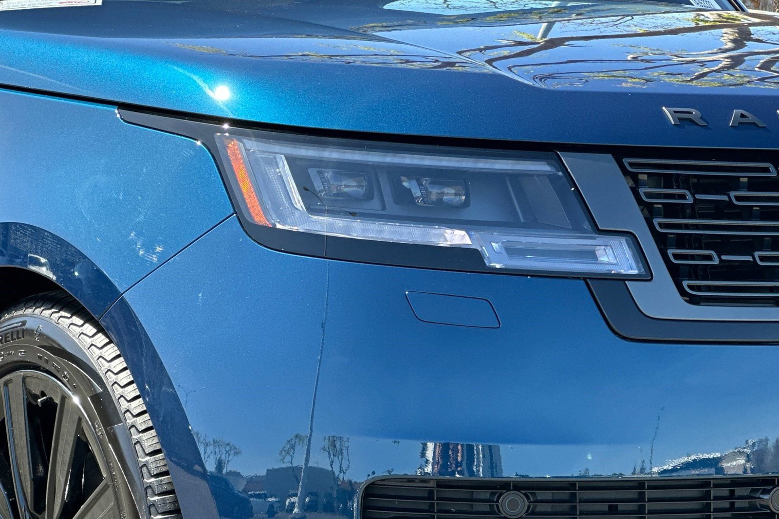 New 2026 Land Rover Range Rover Long Wheelbase SE image 12