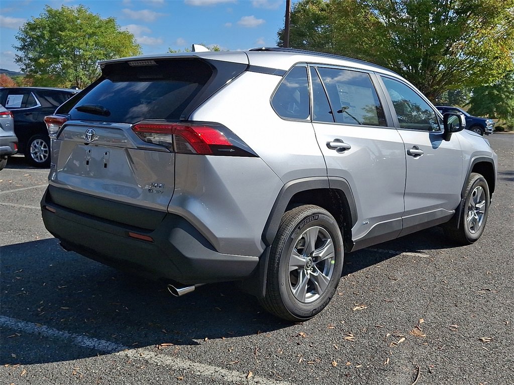 New 2025 Toyota RAV4 XLE image 4