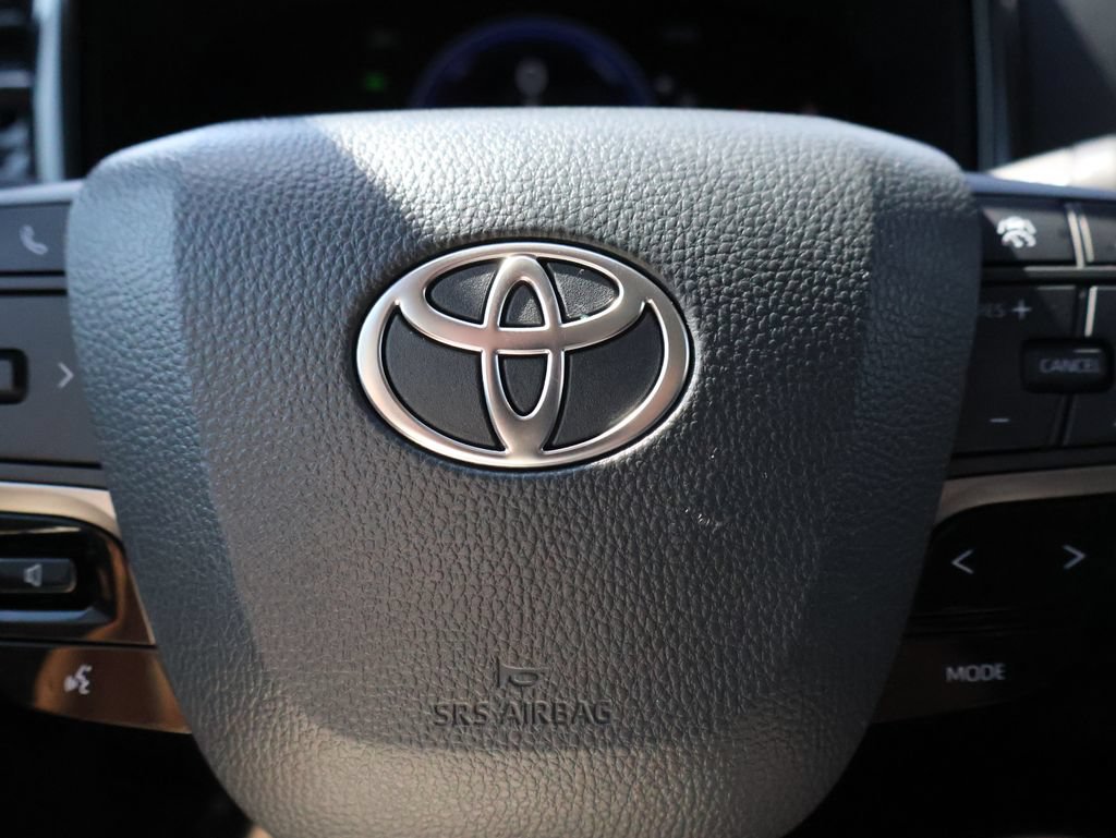 Used 2025 Toyota Camry LE FWD image 25