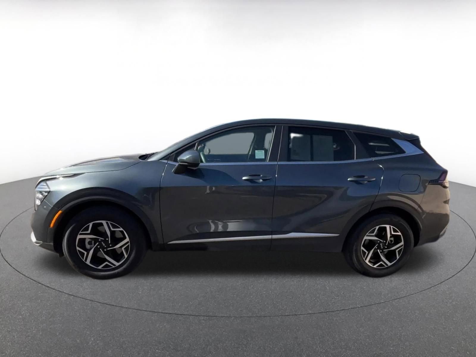 Used 2025 Kia Sportage LX FWD image 9