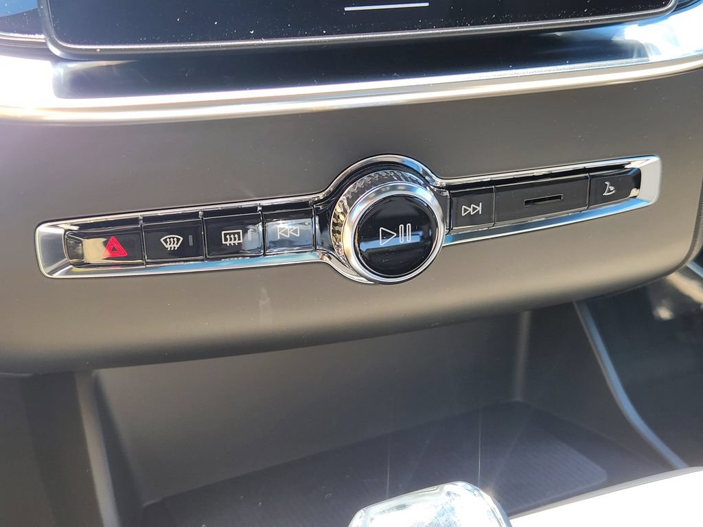 New 2026 Volvo XC90 B6 Plus w/ Protection Package Premier AWD/4WD image 24
