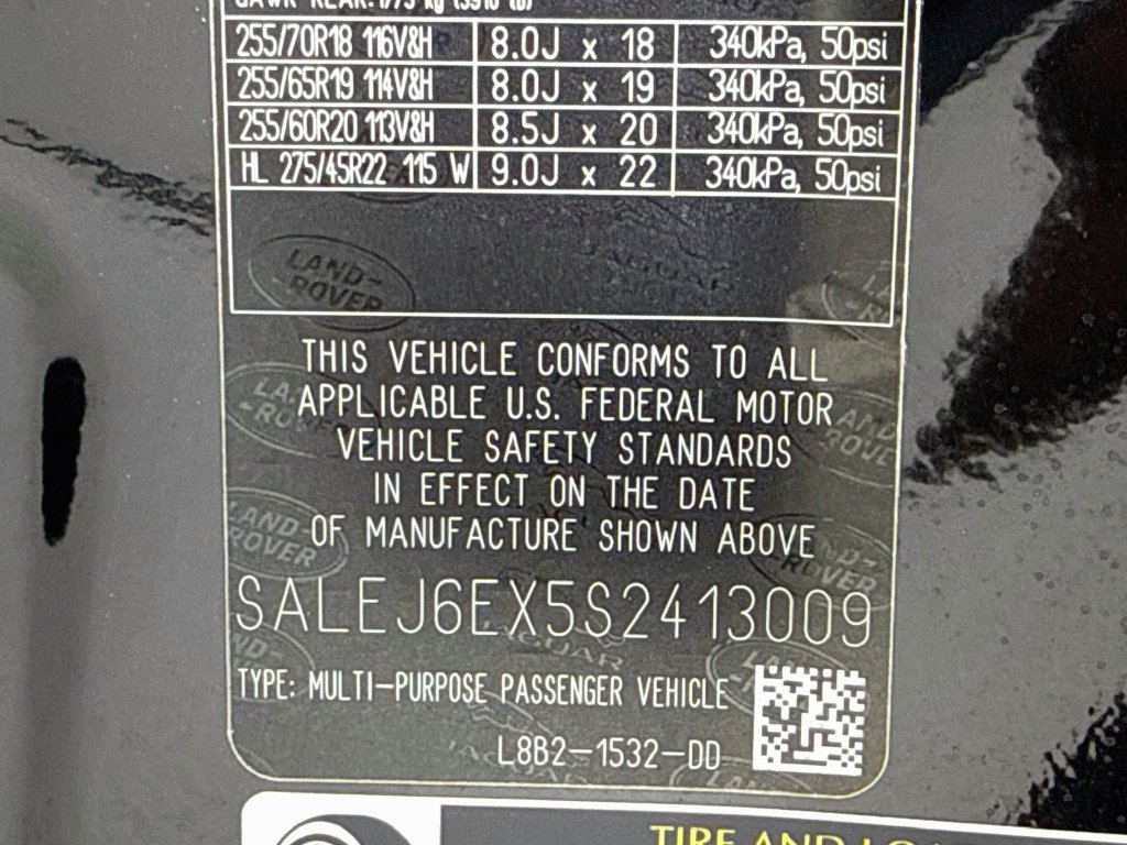 Used 2025 Land Rover Defender 90 S AWD/4WD image 28