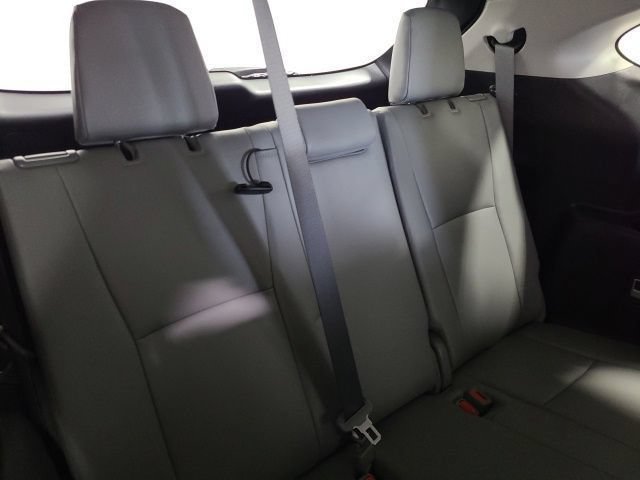 Used 2022 Toyota Highlander XLE FWD image 16