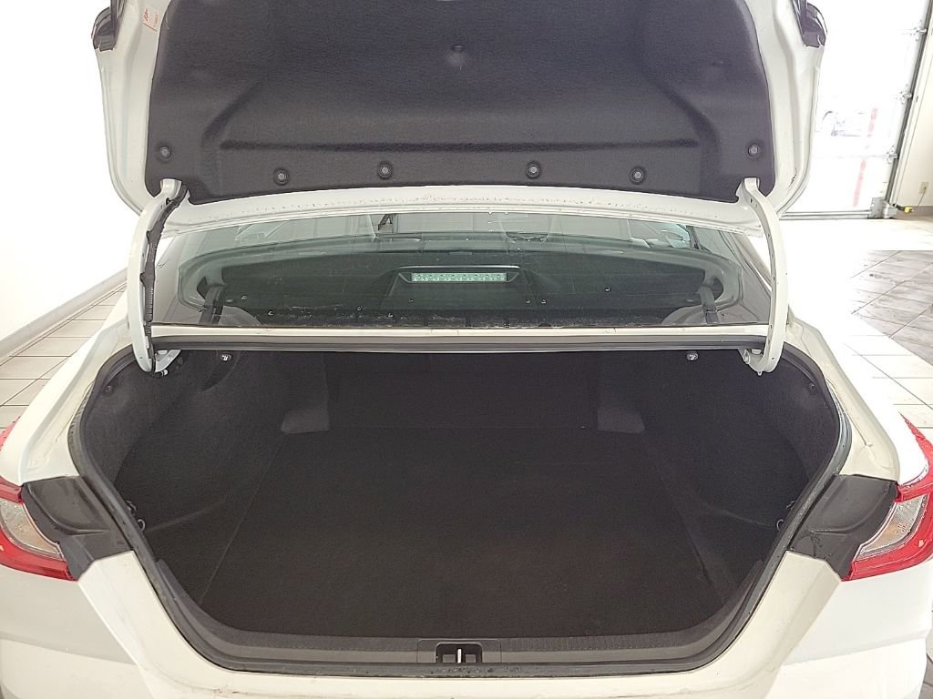 Used 2025 Toyota Camry SE image 13