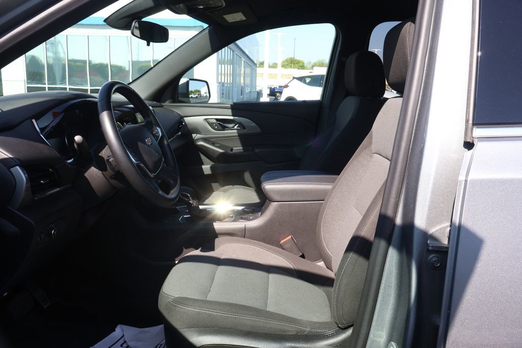 Used 2023 Chevrolet Traverse LT w/ LPO, Floor Liner Package AWD/4WD image 9
