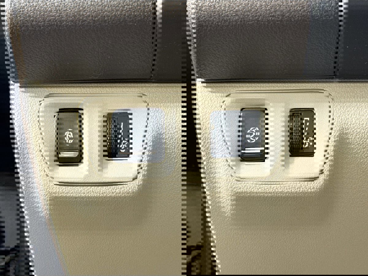 Used 2018 GMC Acadia Denali w/ Technology Package image 11