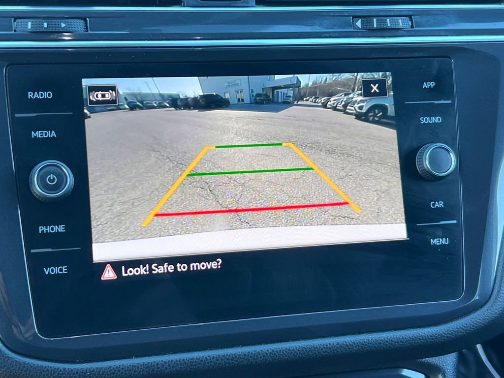 Used 2021 Volkswagen Tiguan SE R-Line image 35