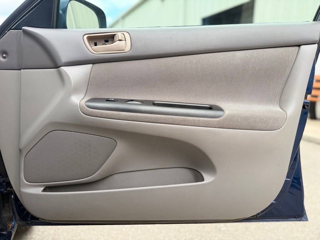 Used 2005 Toyota Camry LE FWD image 16