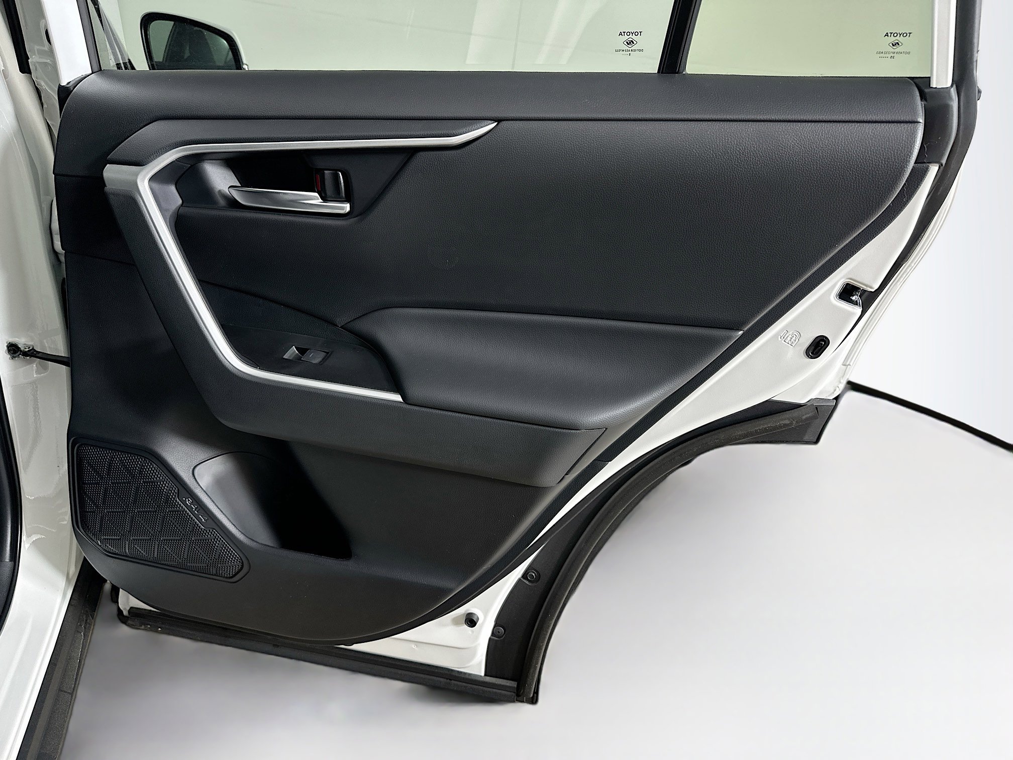 Used 2025 Toyota RAV4 XLE w/ Convenience Package image 30