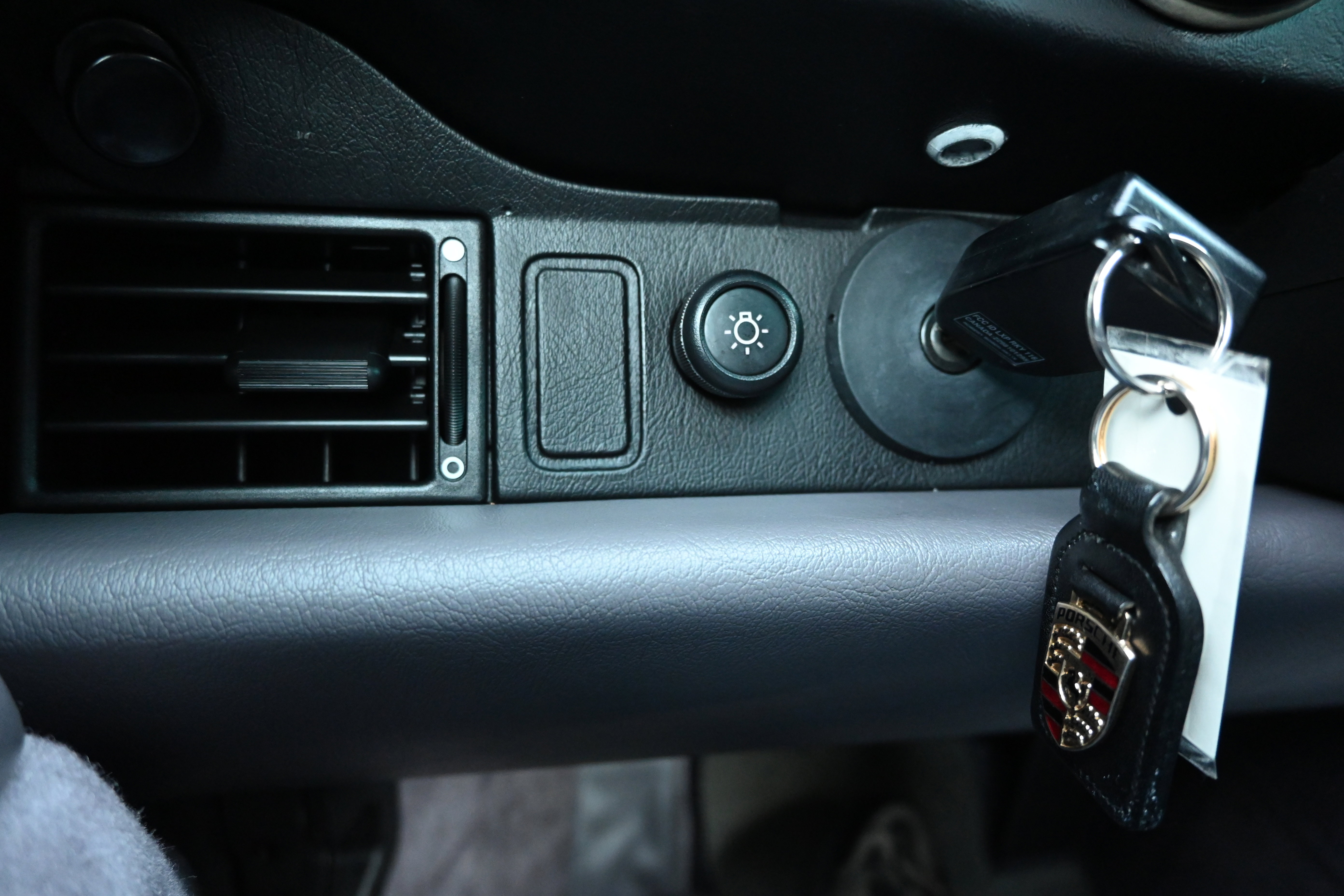 Used 1997 Porsche 911 Carrera 4 image 44