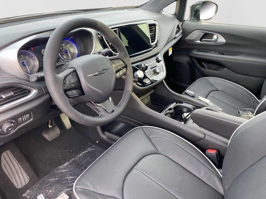 New 2026 Chrysler Pacifica Limited w/ S Appearance Package AWD/4WD image 30