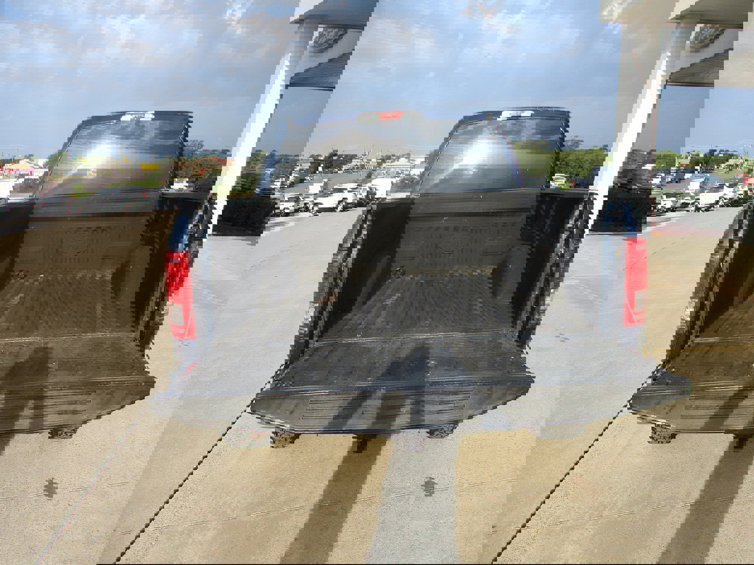 Used 2017 Ford F150 XLT w/ Trailer Tow Package image 10