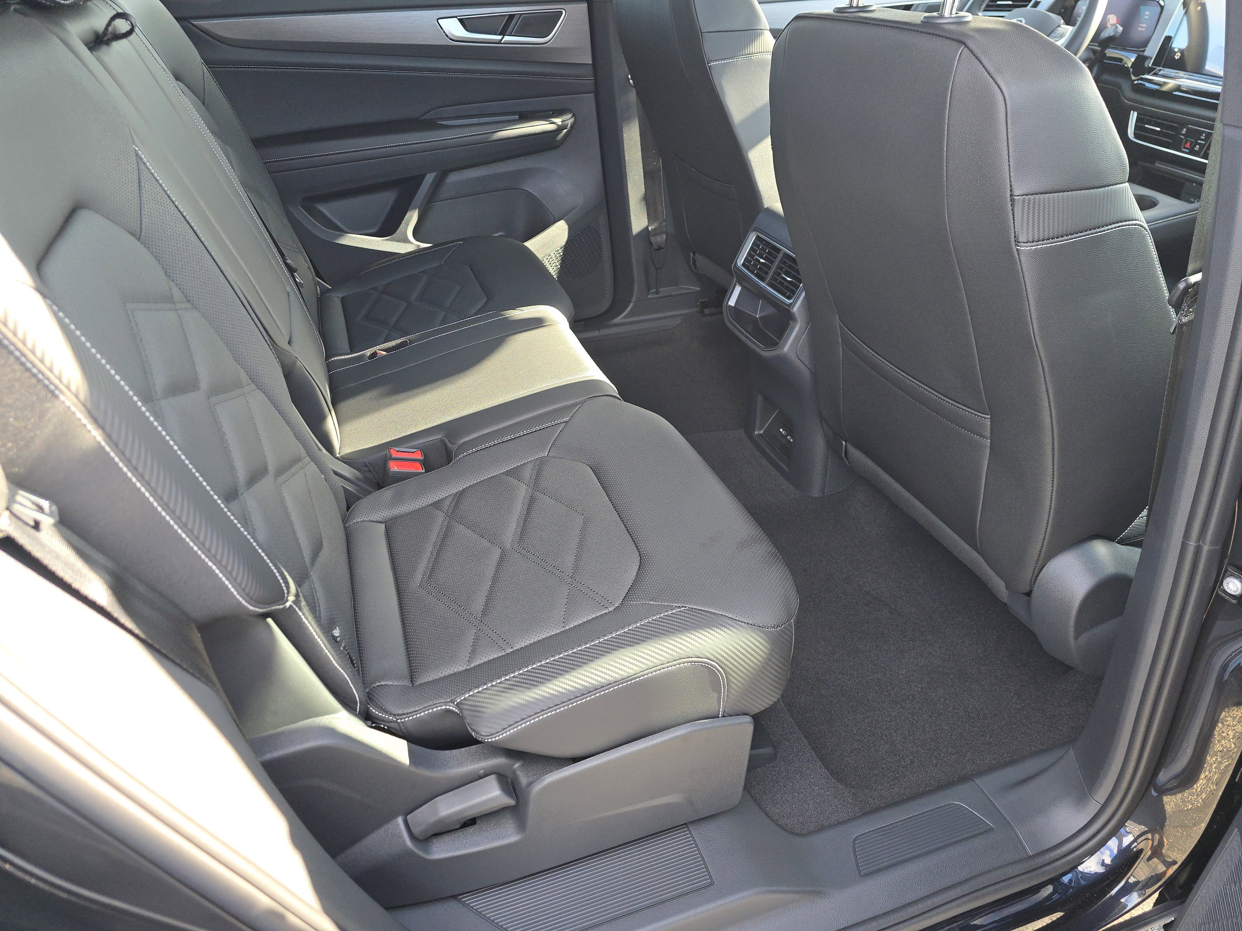 New 2026 Volkswagen Atlas Cross Sport SE image 14