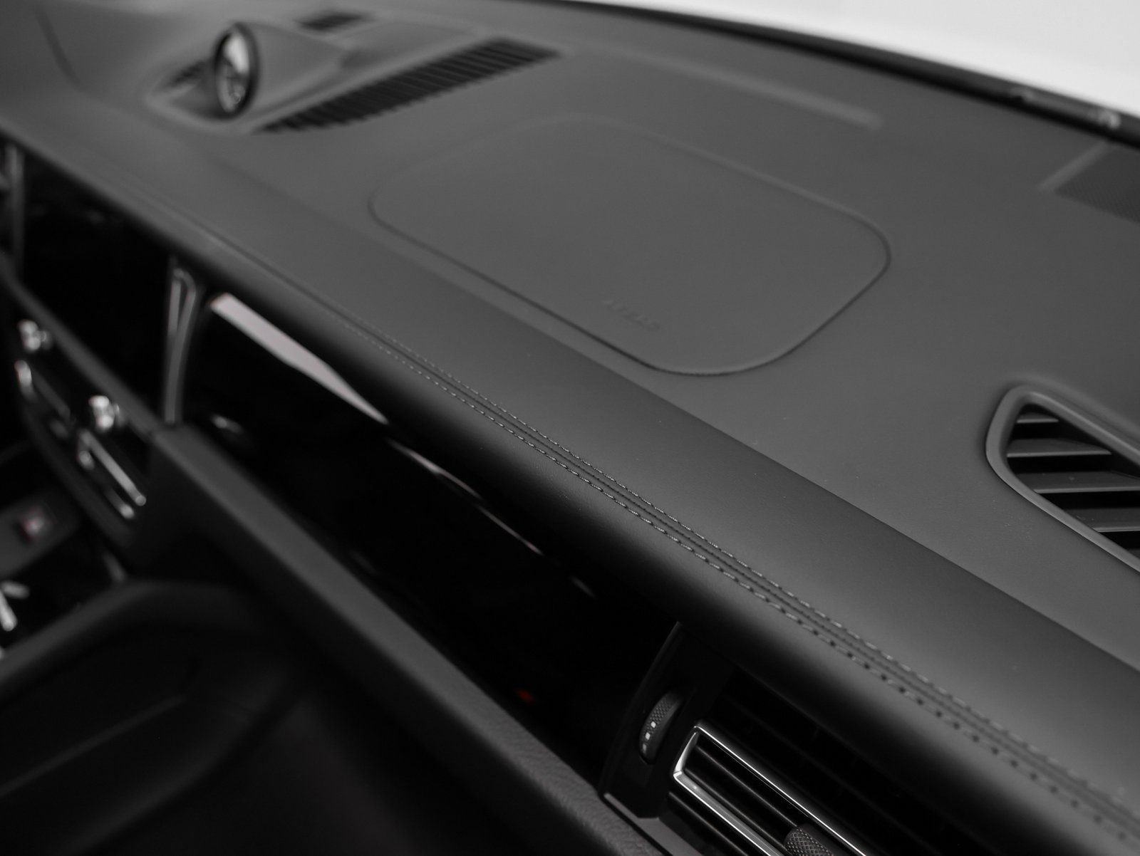 New 2026 Porsche Macan image 24