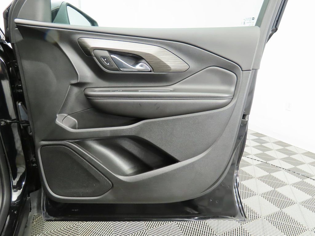 Used 2023 GMC Terrain SLT image 23