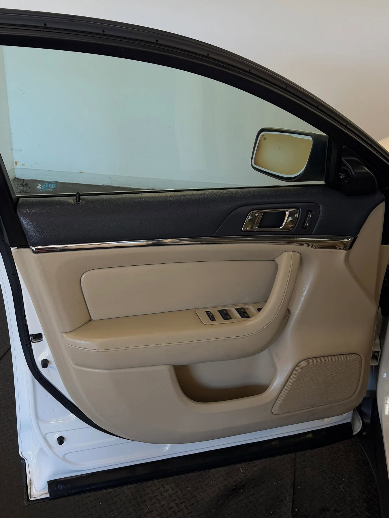 Used 2009 Lincoln MKS AWD image 12