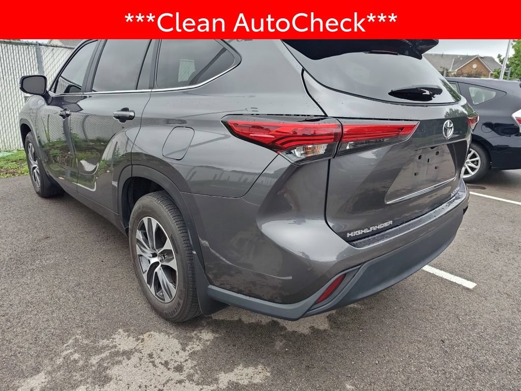 Used 2023 Toyota Highlander XLE AWD/4WD image 4