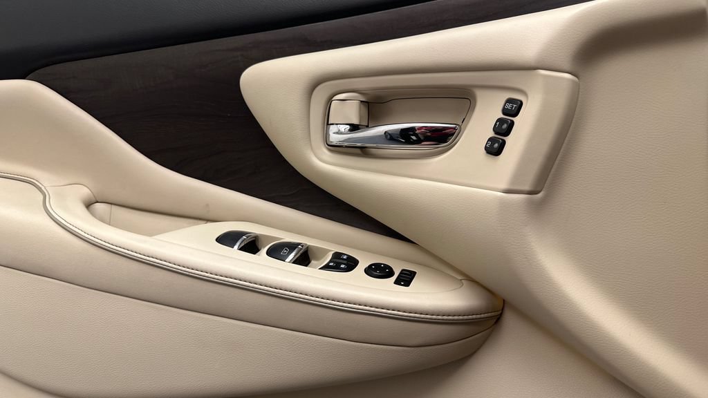 Certified 2019 Nissan Murano Platinum w/ Cargo Package AWD/4WD image 18