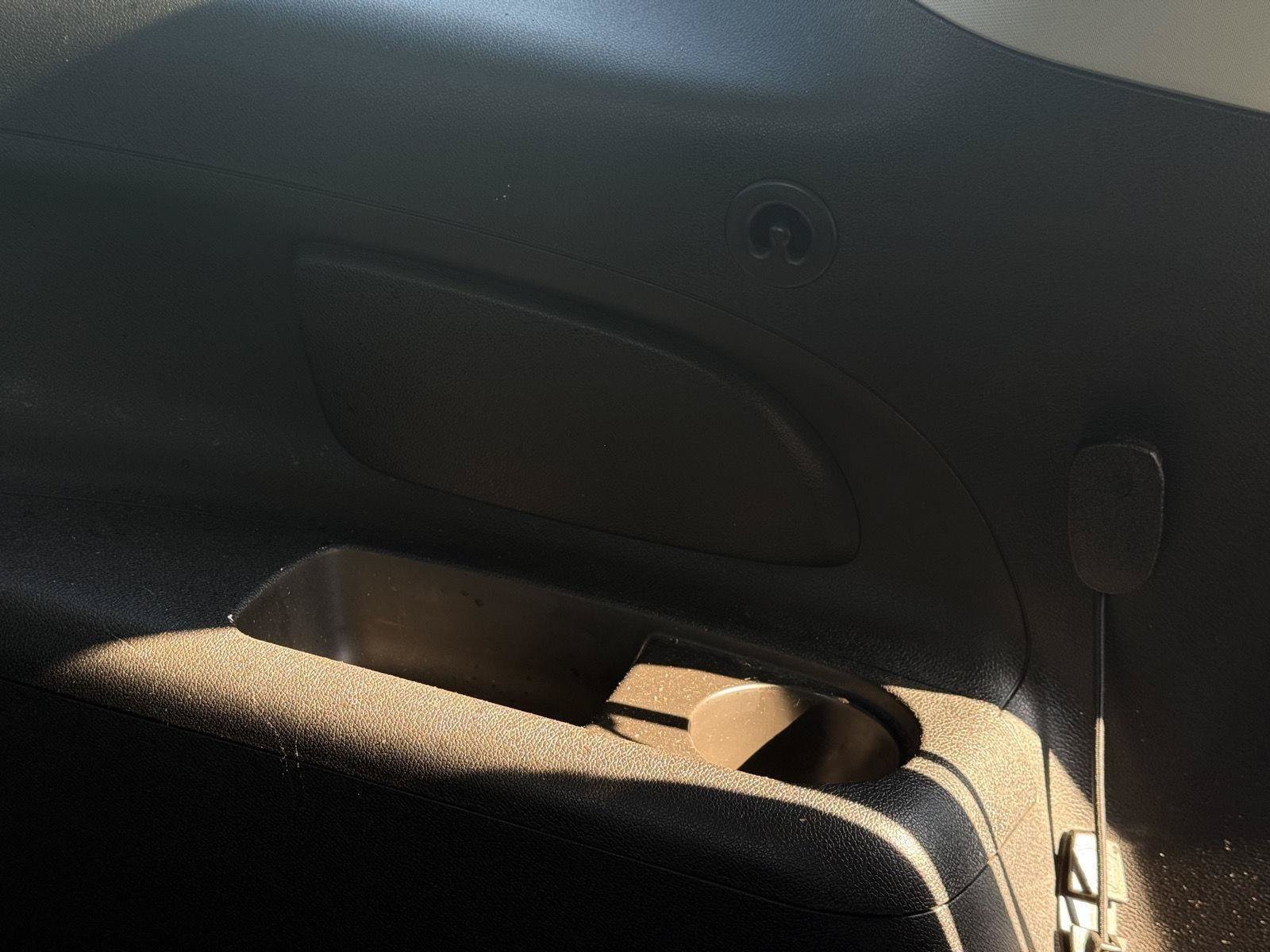 Used 2015 GMC Acadia SLE FWD image 28