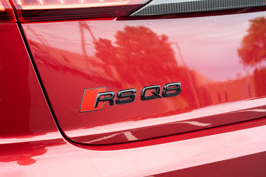 Used 2022 Audi RS Q8 w/ Carbon Optic Package AWD/4WD image 22