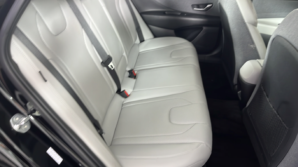 Used 2024 Hyundai Elantra Limited FWD image 20