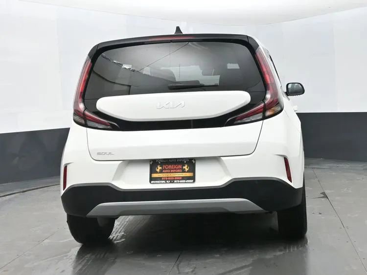 Used 2025 Kia Soul LX w/ LX Technology Package image 8