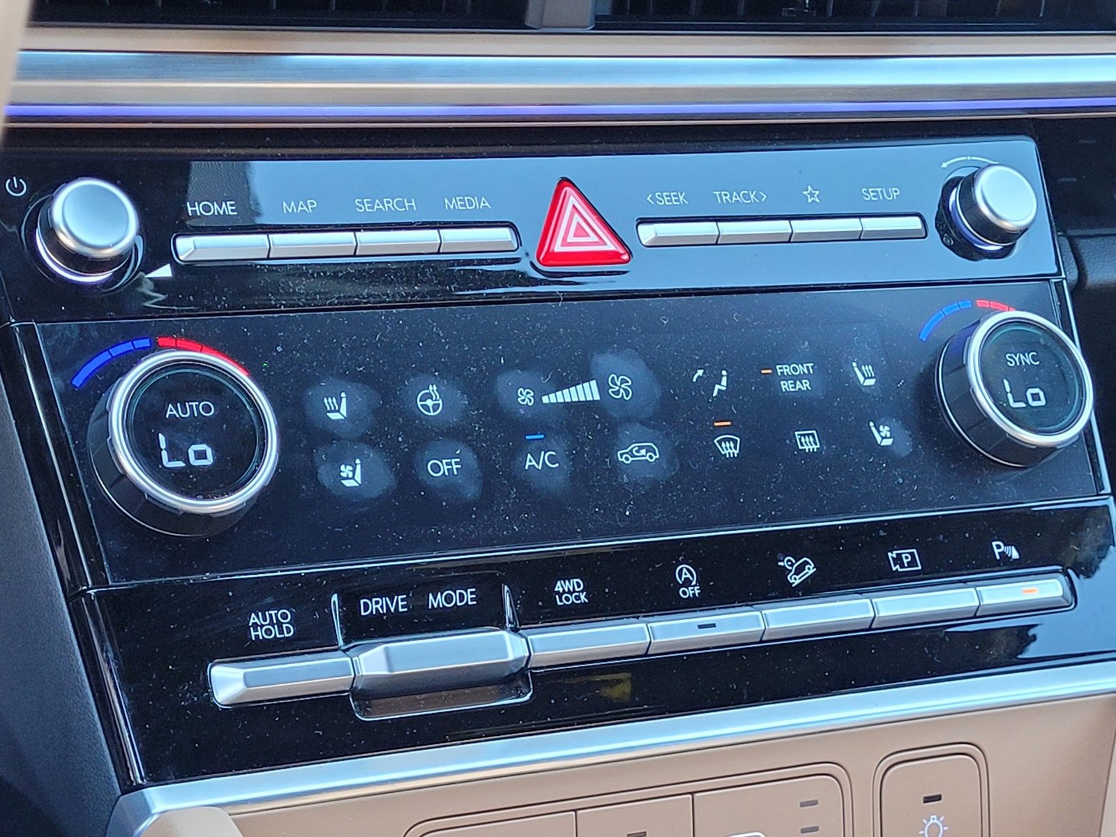 Used 2025 Hyundai Santa Fe Limited image 19