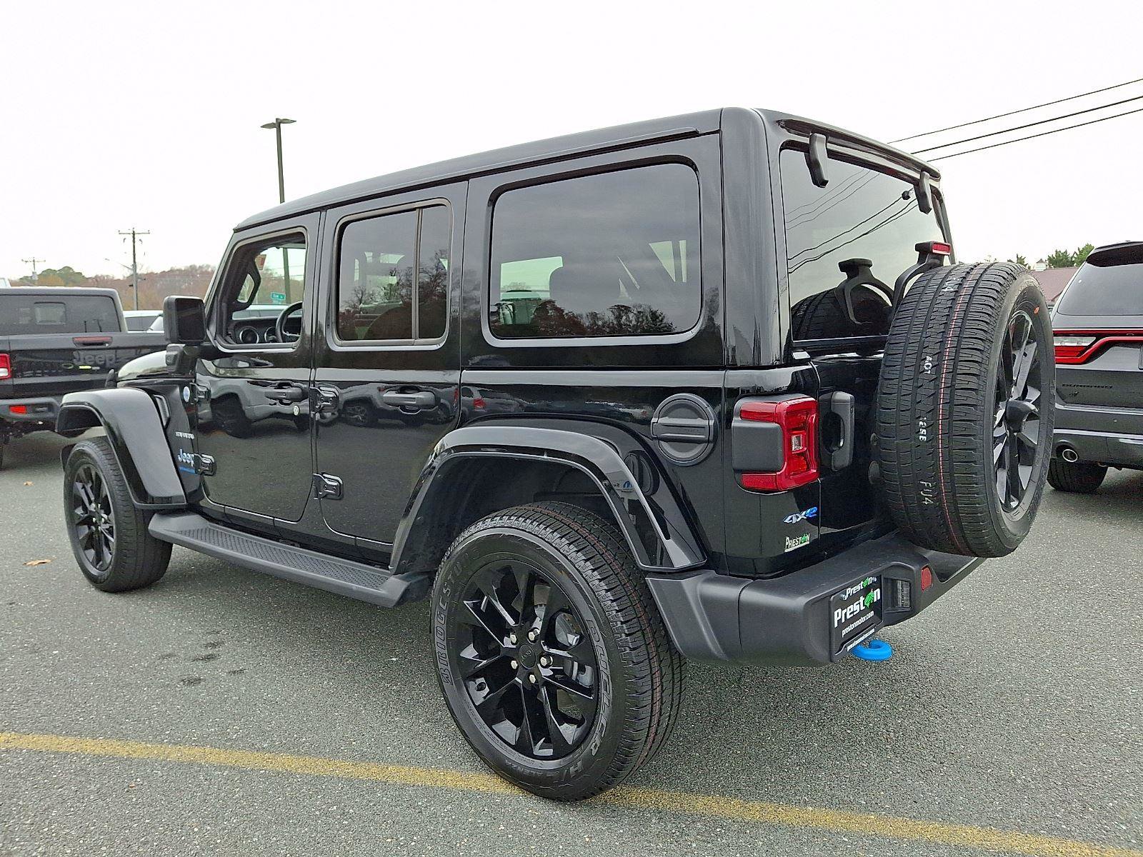 Used 2023 Jeep Wrangler Sahara w/ Cold Weather Group image 6
