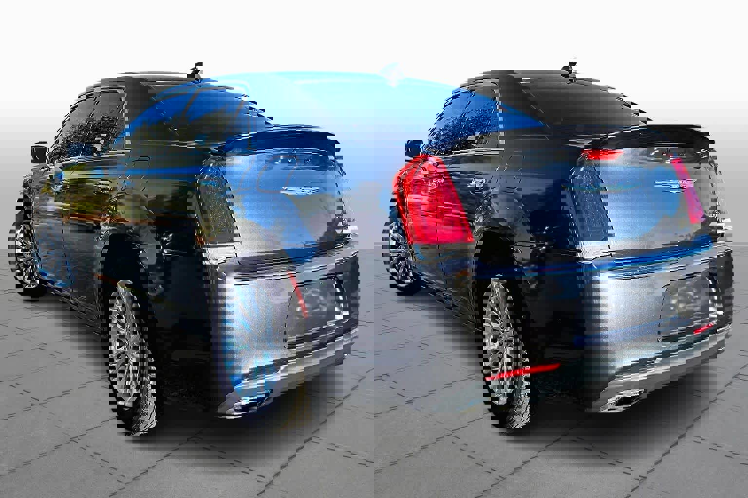 Used 2017 Chrysler 300 C image 11