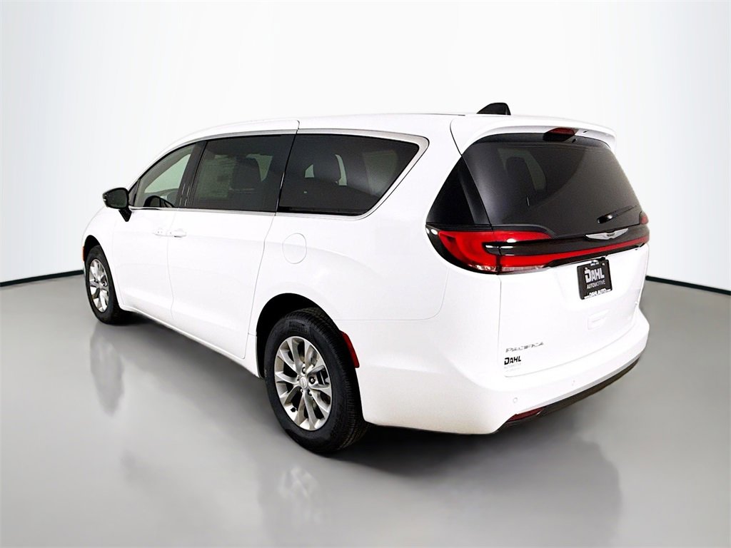 New 2026 Chrysler Pacifica Select image 7