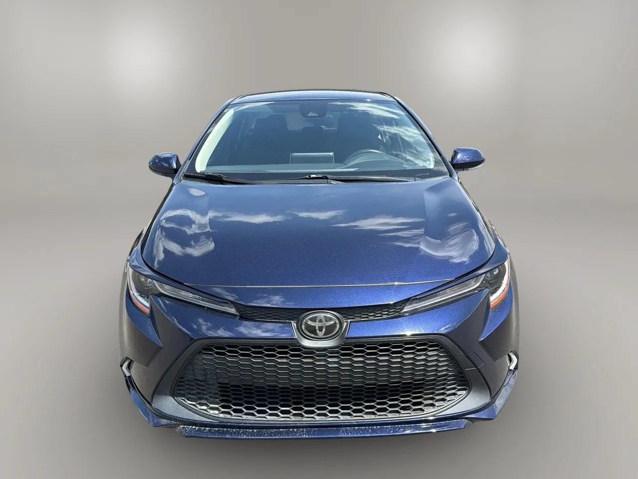 Used 2020 Toyota Corolla LE FWD image 2