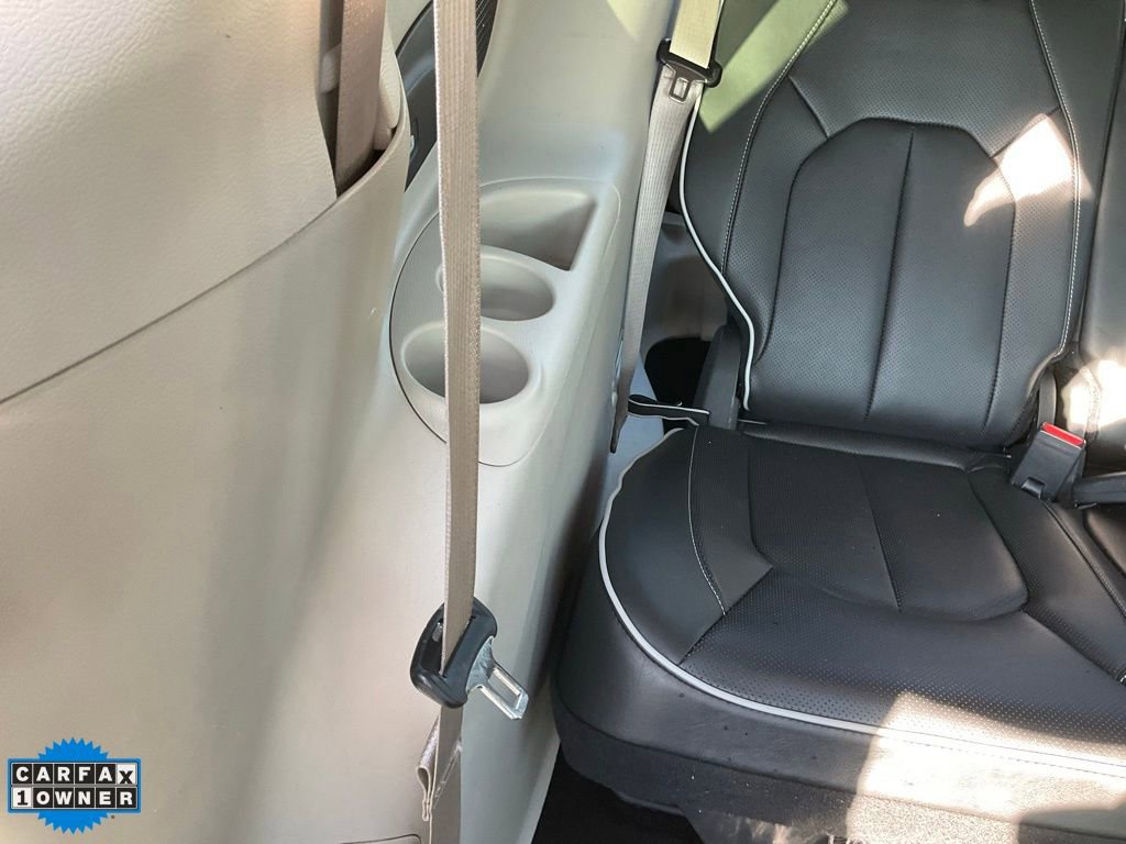 Used 2022 Chrysler Pacifica Limited w/ Uconnect Theater Family Group image 63