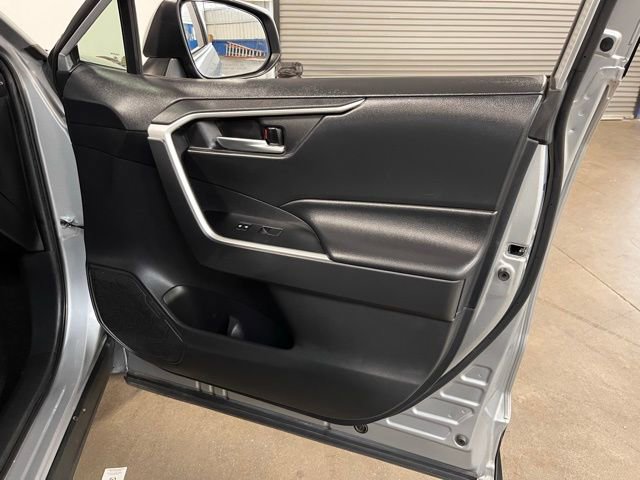 Used 2019 Toyota RAV4 XLE w/ Convenience Package AWD/4WD image 12