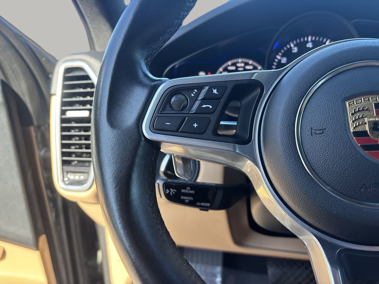 Used 2020 Porsche Cayenne image 29
