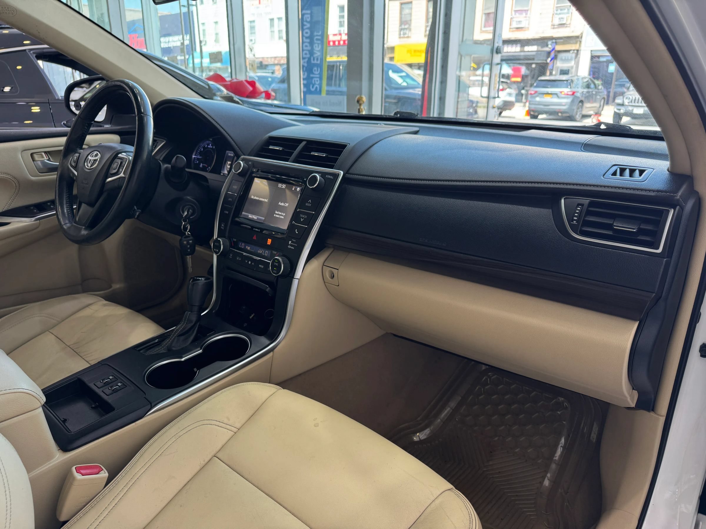 Used 2017 Toyota Camry XLE FWD image 31