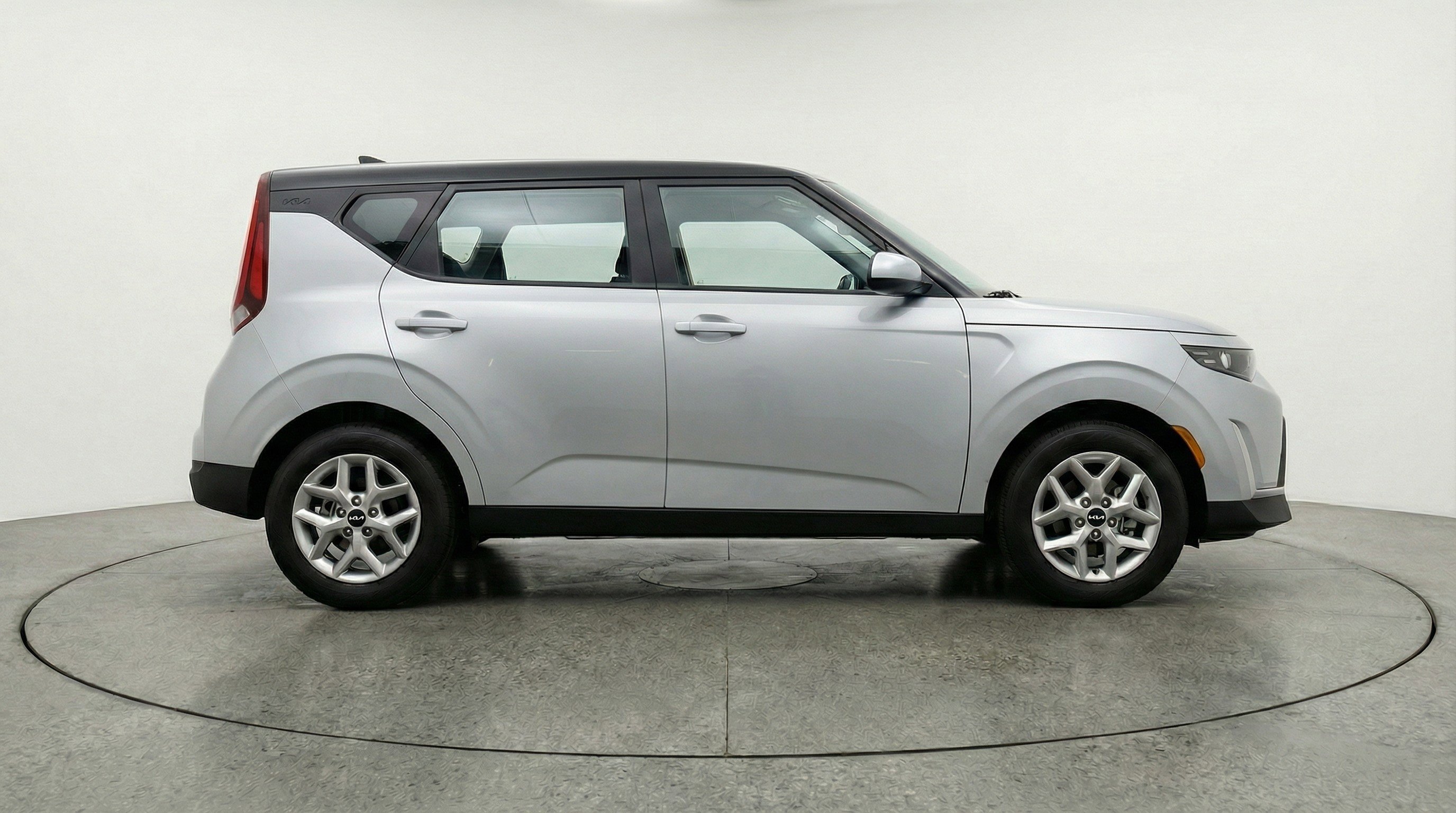 Used 2025 Kia Soul LX w/ LX Technology Package image 11