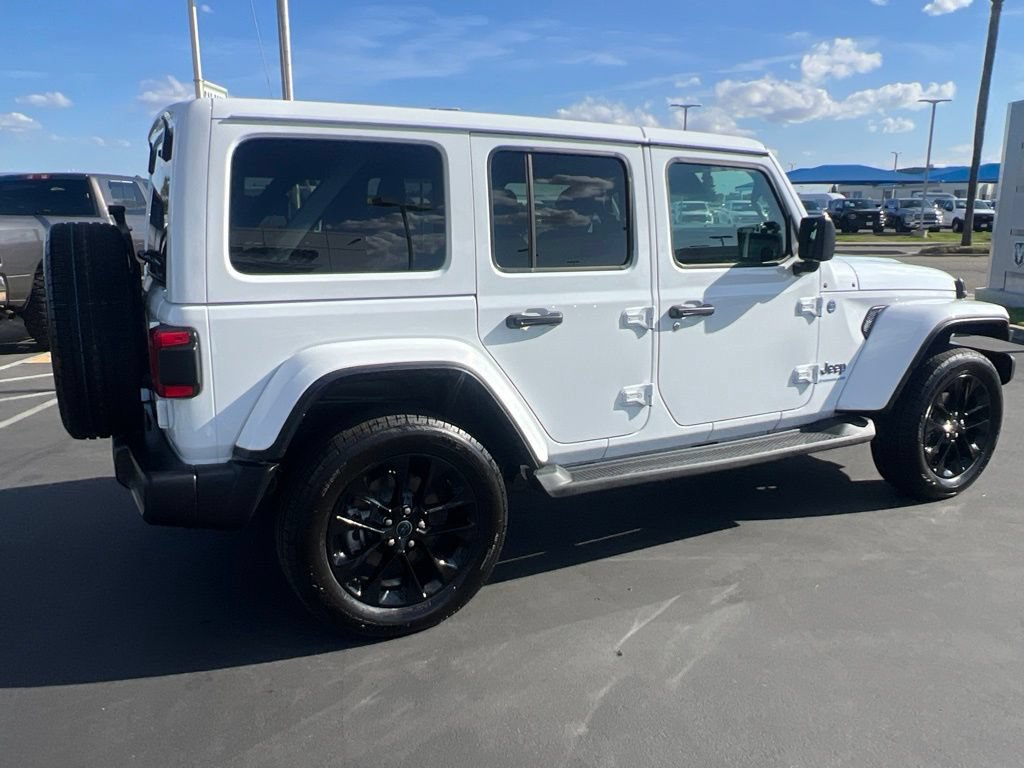 Used 2025 Jeep Wrangler Unlimited Sahara AWD/4WD image 8