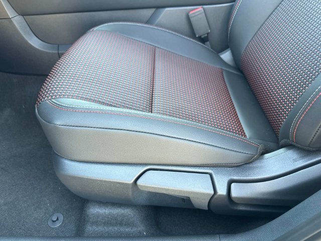 New 2027 Nissan Kicks SR FWD image 19