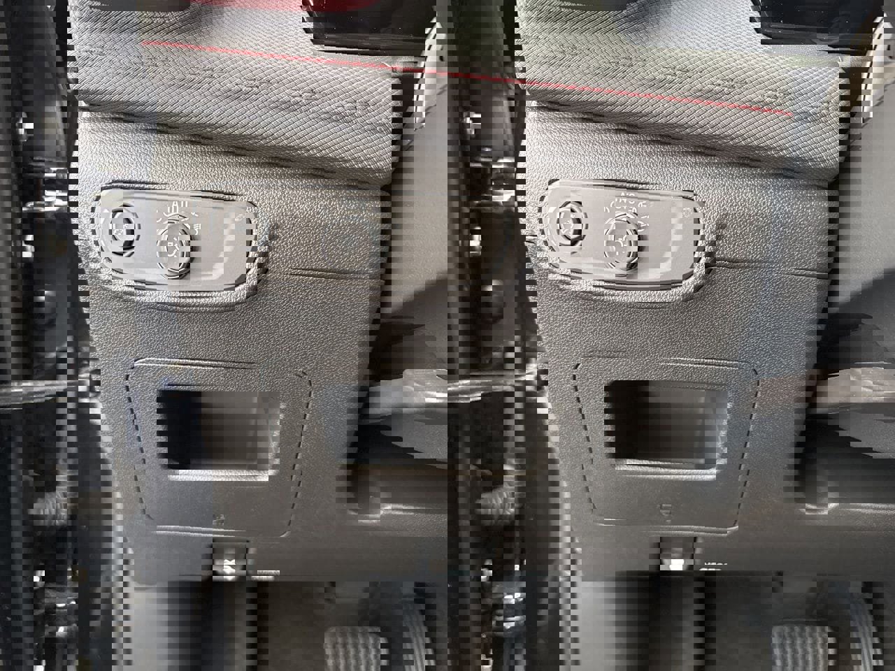 Used 2025 Chevrolet TrailBlazer RS w/ Driver Confidence Package image 31